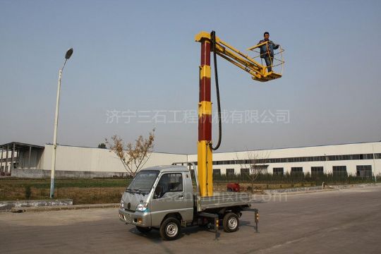 點(diǎn)擊查看詳細(xì)信息<br>標(biāo)題：小型高空作業(yè)車(chē) 閱讀次數(shù)：2881